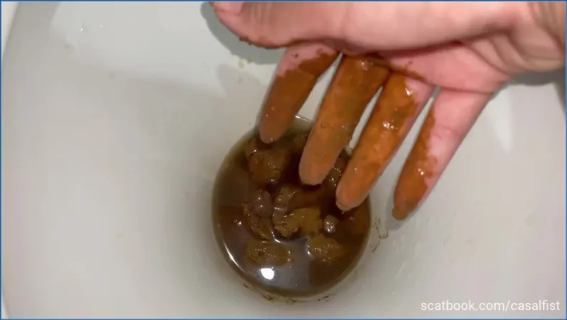 Download Coco na privada - Casal Fist, Anal Fisting Hightide-Scat.com