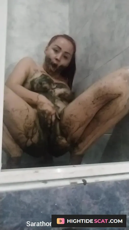 Sarathonson - Toliet pooping smearing and drinking toilet water [UltraHD 2K] Fetish Scat (1.08 GB)