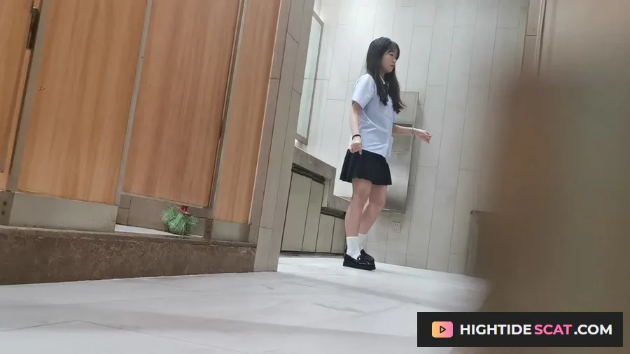 Chinese Hidden - Toilet Camera Voyeur Video [FullHD 1080p] Solo, Asian (234 MB)