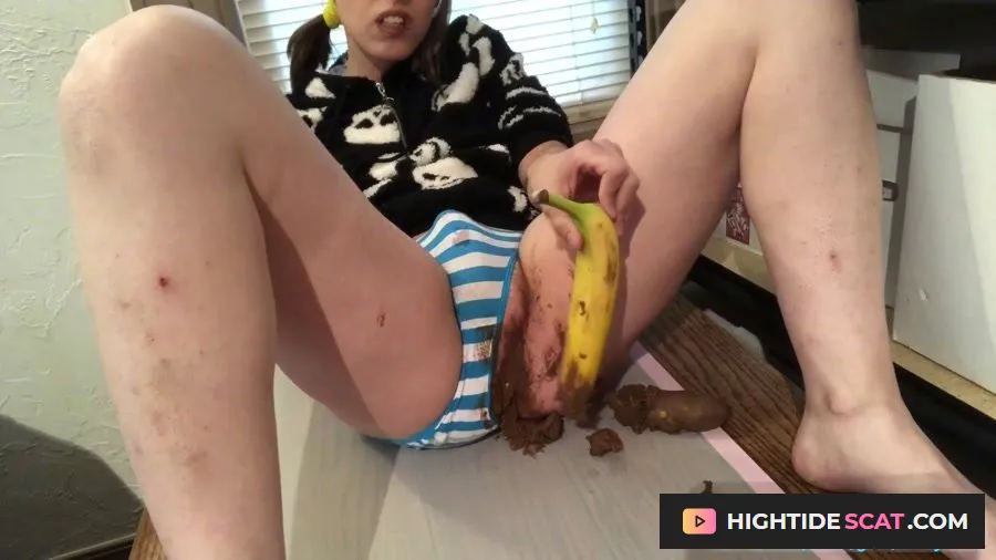 EmilyMilk - Having Fun with a Banana and Poop - Huge Poop Smear and Taste [FullHD 1080p] Fetish Scat (3.78 GB)