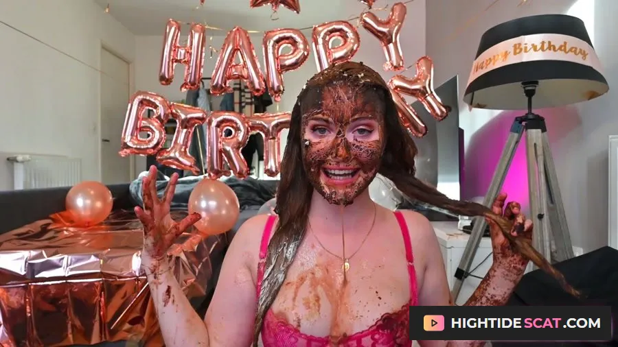 Ninounini - BIRTHDAY CAKE (PUKE): I eat a shitty cupcake! [FullHD 1080p] Fetish Scat (2.86 GB)