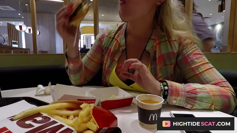 Janet - McDonalds Poop and Pee [FullHD 1080p] Fetish Scat (1.44 GB)