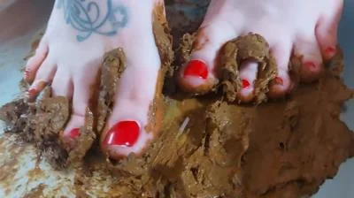 Solo - Smeared shit on your feet, lick it up slave [HD 720p1 Latex, Feet (84.1 MB)