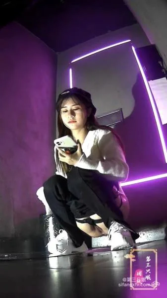 The Best - Hidden camera in the women’s Toilet of a nightclub [UltraHD 4K] Poop, Asian (836 MB)