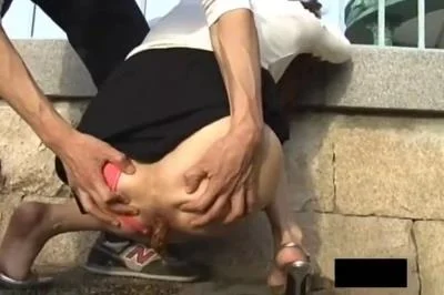 Big Farting Girls - Outdoor hold a woman’s ass while she poops [SD] Piss, Efro (83.2 MB)