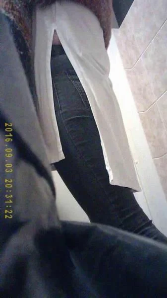 hidden camera in the women's toilet of the institute [SD] Pissing (1.98 GB)