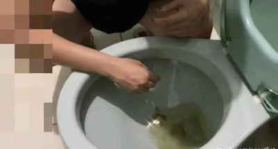 Casal Fist aka Mabel - Comendo a merda dele que saiu direto no vaso [HD 720p] Kaviar, Poop (47.68 MB)