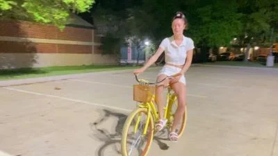 PeachyPoppy - Pissing While Riding My Bike [FullHD 1080p] Pising, Pee (893.6 MB)
