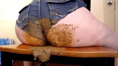 Daisy - Dukes Dump Dinner [HD 720p] Diarrhea, Jeans Pooping (93.8 MB)