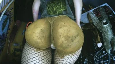 DirtyBetty - WTF- Give Me Two! [UltraHD 4K1 Shit In Pantyhose, Solo (792 MB)