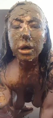 LiliXXXFetish - Dirty Shit Bottle Extreme Play [UltraHD 2K] Shitting Girls, Poop Smear (1.52 GB)