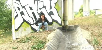 Annie [FullHD 1080p] Legal Teen, Outdoor (129.8 MB)