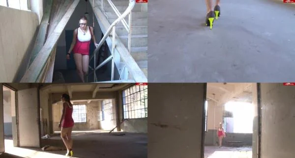 Upskirt, Heels und Nippelwalk mit sexy-engel [HD 720p] Pissing (53.24 MB)