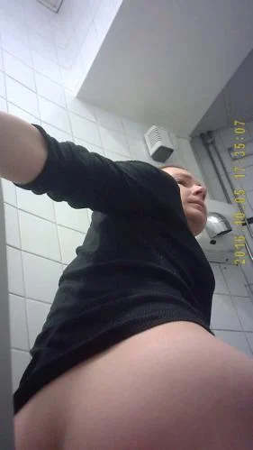 hidden camera in the women's toilet of the institute [SD] Pissing (2.77 GB)