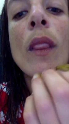 Liglee - Liglee Does Her Chores [UltraHD 2K] Masturbation, Eat Shit (107 MB)