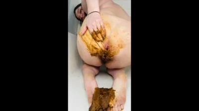 Layla Lee - Poop Piss and Feet Smearing [FullHD 1080p] Solo, Feet (650 MB)