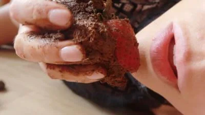 Sabrina Dacos - Strawberry Avalanche [FullHD 1080p] Pooping, Defecation (164 MB)