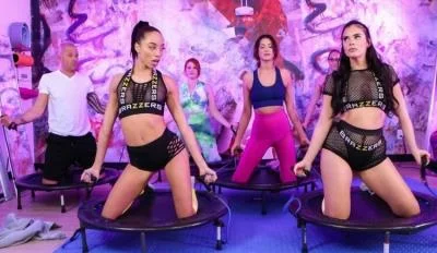 Violet Starr & Alexis Tae - Double Bubble Bouncing Butt [SD] Spanking, Latina (873.9 MB)