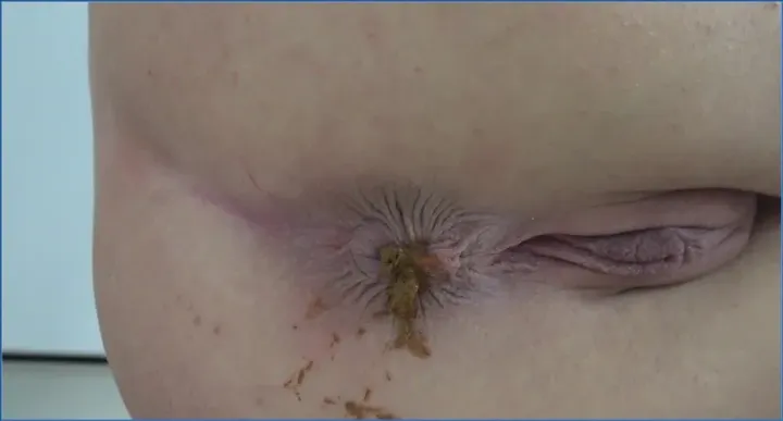 Download HotDirtyIvone - Peeing Fetish Hightide-Scat.com