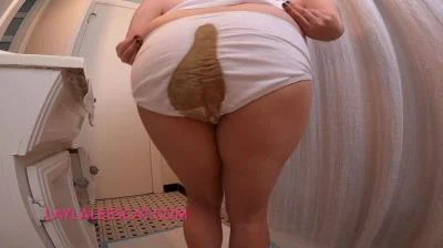 Layla Lee - PUBLIC Gas Station Panty Poop [FullHD 1080p1 Panty Poop, Smearing (1.81 GB)