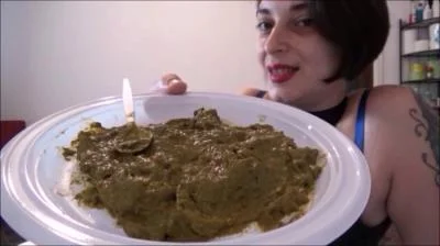 Mistress Roberta - Morning Feeding [SD] Diarrhea, Defecation (190 MB)