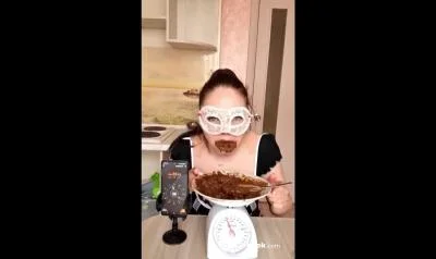 Speed shit eating with 3 loads [HD 720p] Solo, Eat shit (536.57 MB)