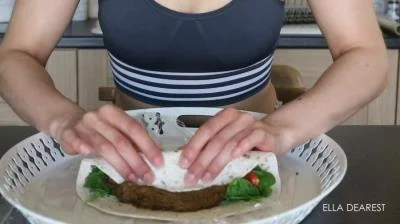 Ella Dearest aka Efro Ella - Wrap Prep [HD 720p] UK, Pissing (27.6 MB)