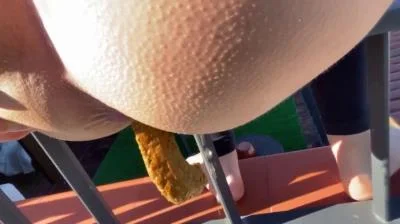 Linda aka VeganLinda - Crazy Shit On Rooftop-Railing (Desperation) [HD 720p] Solo, Defecation (332 MB)