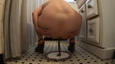 Layla Lee - High Heels Painted Nails [FullHD 1080p] Hairy, Shit Eating (562 MB)