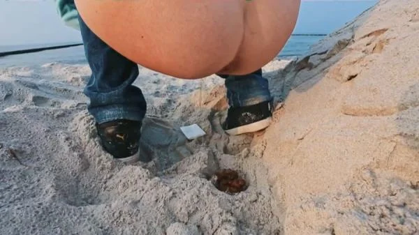 Mia Skye aka MiaRoxxx - Beach Shitting [HD 720p] Germany, Big Pile (16.9 MB)