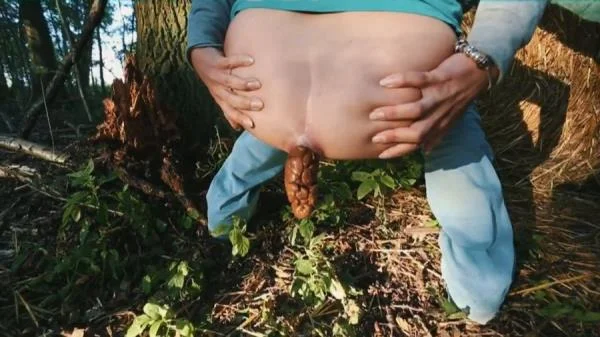 Mia Skye aka MiaRoxxx - Present For The Farmer [HD 720p] Pooping, Big Pile (25.4 MB)