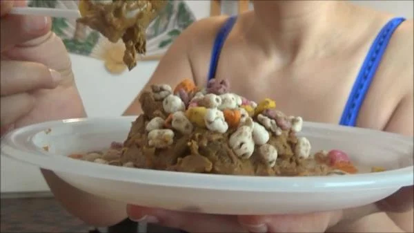 Mistress Roberta - Delicious Shit Cake [SD] Defecation,   Amateur (417 MB)