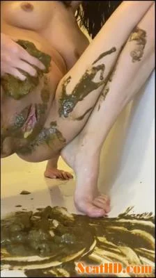 p00girl - Diarrhea standing and sitting, I smear diarrhea on myself and my face, I wash myself [UltraHD 2K] Defecation, Extreme (428 MB)