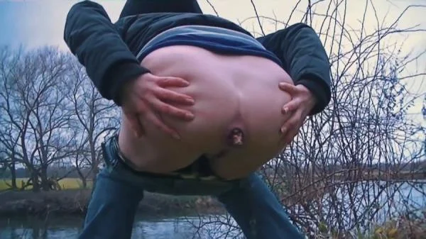 Mia Skye aka MiaRoxxx - Cold Autumn Day Outdoor Shit [HD 720p] Germany, Dirty Anal (34.0 MB)