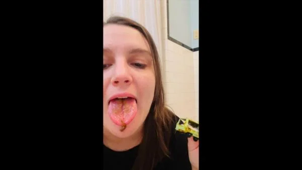 Layla Lee - Toy Cars And Shit EXPLOSION [FullHD 1080p] Amateur, Defecation (1.32 GB)