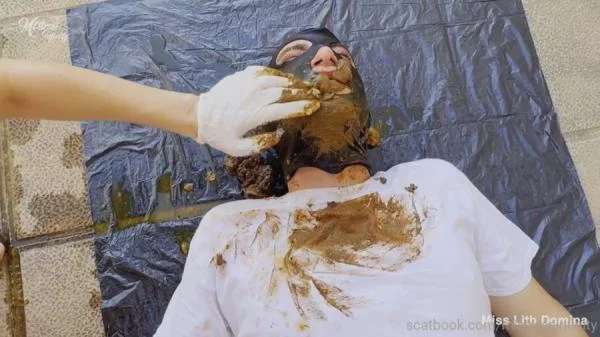 FEEDING MY HUMAN TOILET FROM MY THRONE [SD] Latex, Femdom (57.8 MB)