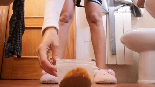Scat y Pissing [HD 720p] Spain, Toilet Slavery (33.1 MB)