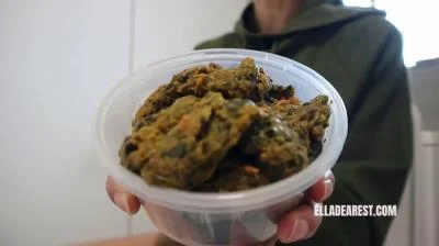 VEGGIE DELIGHT [HD 720p] Solo, Defecation (29.4 MB)