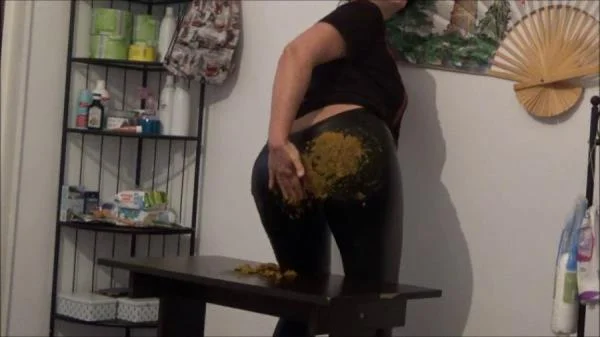 Stiffy Shit On Leather Pants [SD] Fetish, Romanian (561 MB)