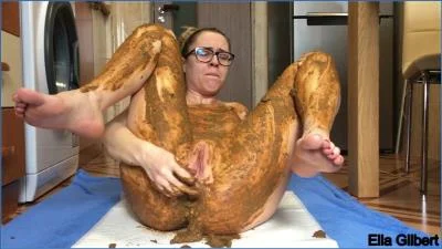 Extreme Facial And Clothing Smearing [FullHD 1080p] (1.03 GB)