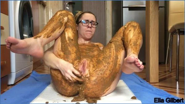 Extreme Facial And Clothing Smearing [FullHD 1080p] (1.03 GB)