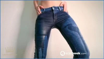Jeans Pissing [HD 720p] 12.27 MB