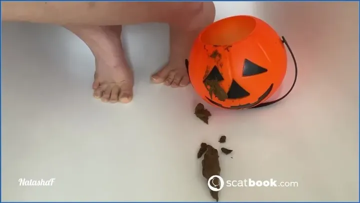 Download NatashaF: Halloween Poop Hightide-Scat.com