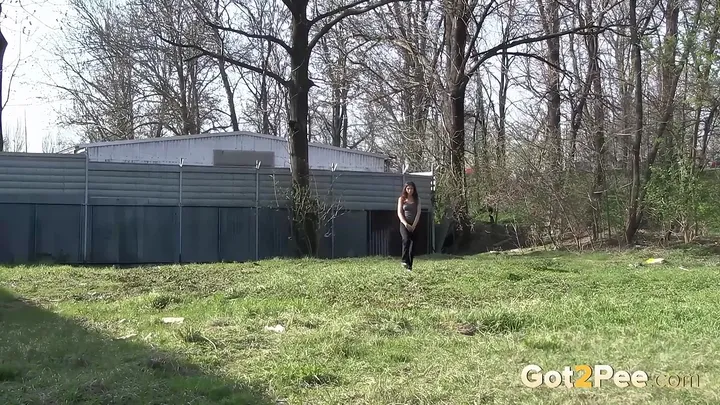 Outdoor Pissing Porn: Gorgeous Brunette Films Two Natural Golden