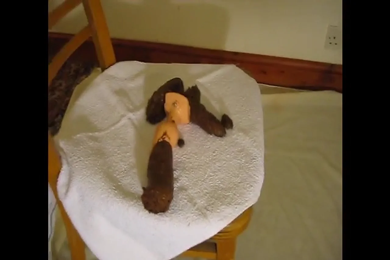 Shya Empties Her Bowels in a Messy Solo Scat Clip - farting, toilet