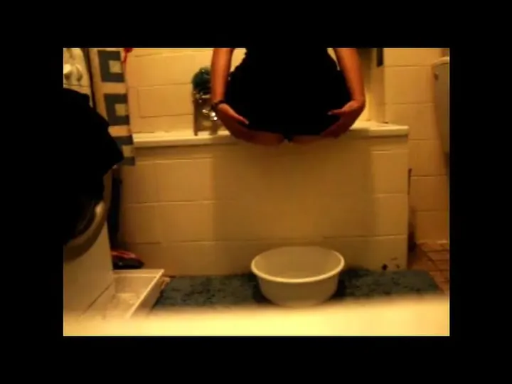 Scat Farting Video: A Mature Amateur Delivers Loud, Wet Gas