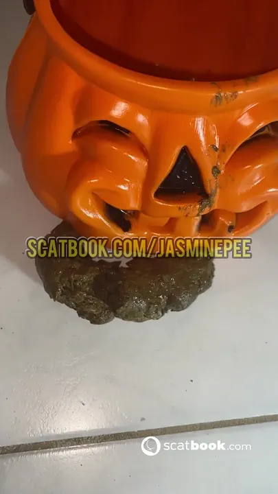 Download Jasminepee's Halloween Piss and Scat Treat in Trick or Treat 2 Hightide-Scat.com