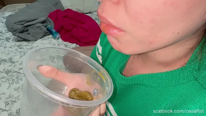 Casal Fist jump into a Mucky Scat Round with Shared Mess